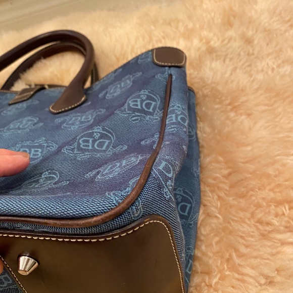 Dooney & Bourke large bag great travel - Picture 6 of 8